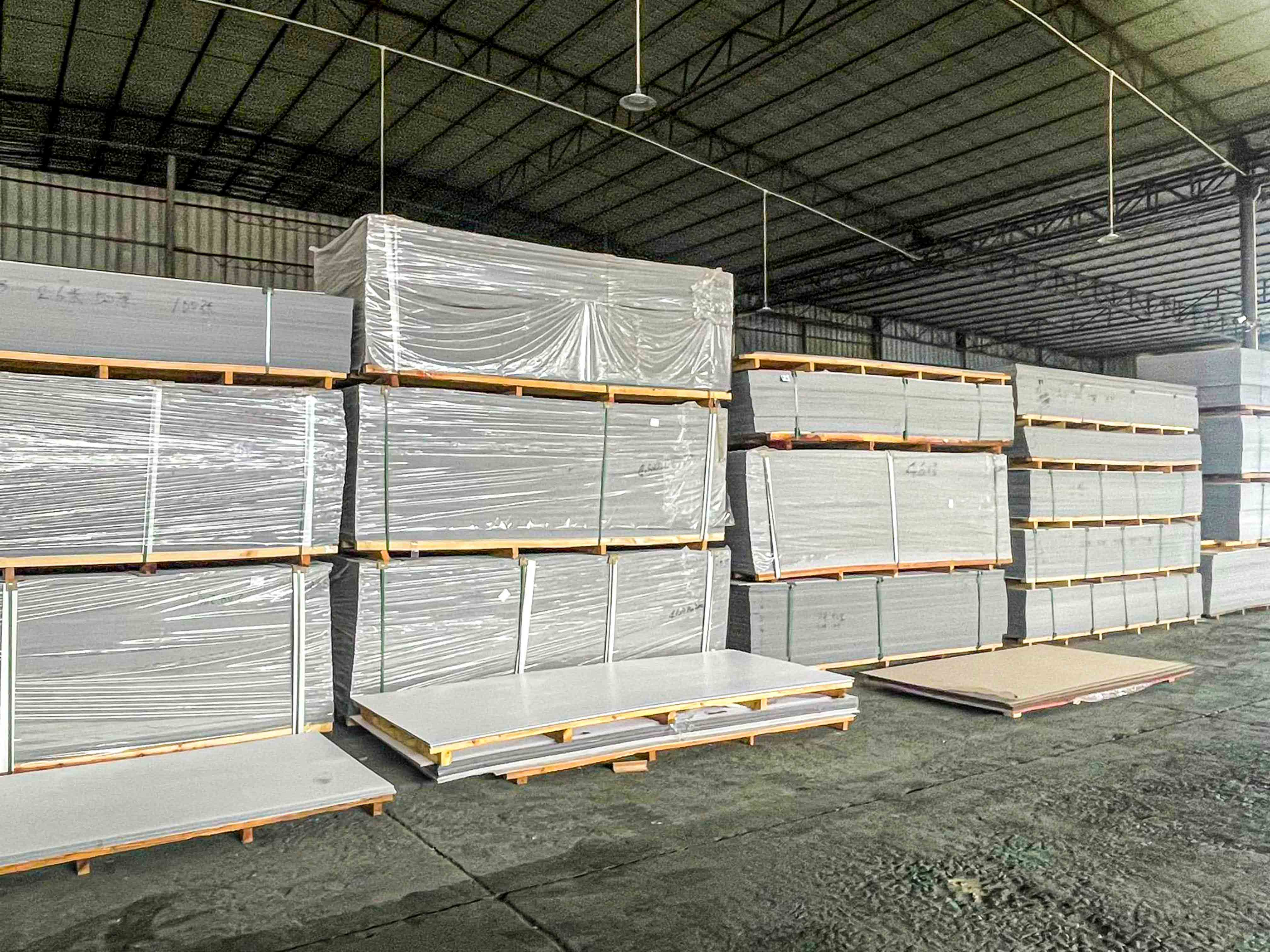 Factory production line for HPL panels aluminum honeycomb panels and restroom partition manufacturing process in modern industrial workshop